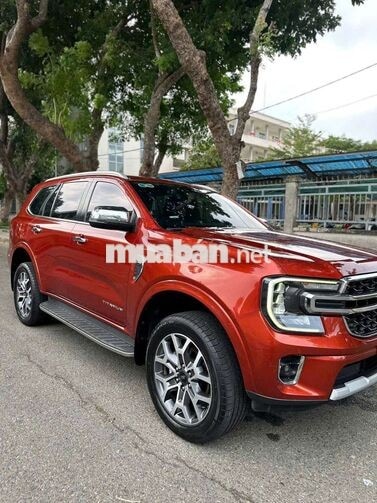 Ford Everest Titanium 2022 Nhập khẩu