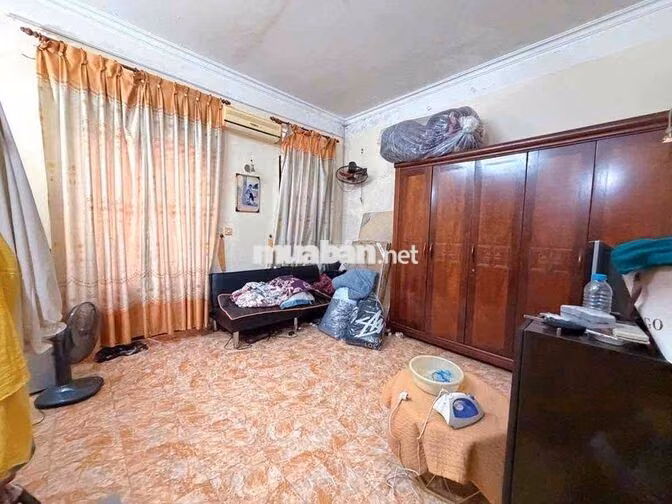 Cho thuê căn hộ tập thể Tầng 1 70m2 giá 6 triệu trong ngõ, gần Quỳnh L