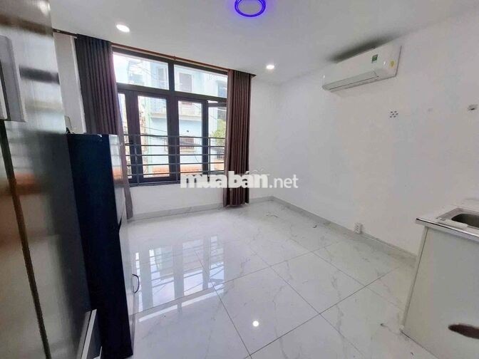 phòng có nội thất cửa sổ trời Nguyễn Kiệm