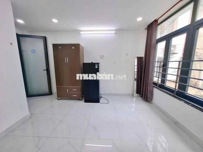 phòng có nội thất cửa sổ trời Nguyễn Kiệm