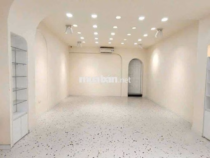 PHỐ THỜI TRANG - 214B Lê Văn Sĩ- 5x20m 3 Tầng Trống Suốt