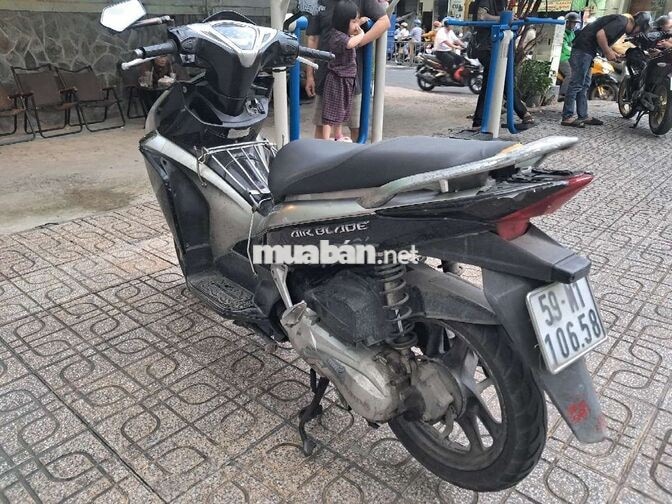 Honda Air Blade Fi Đen bạc Thể thao