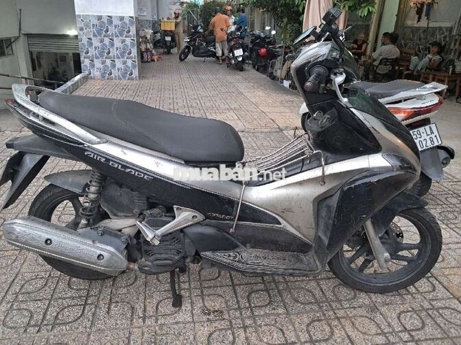 Honda Air Blade Fi Đen bạc Thể thao