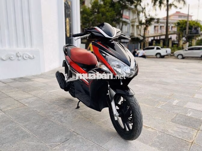 Honda Airblade 110 2012 Đen đỏ êm ái xe đẹp chất