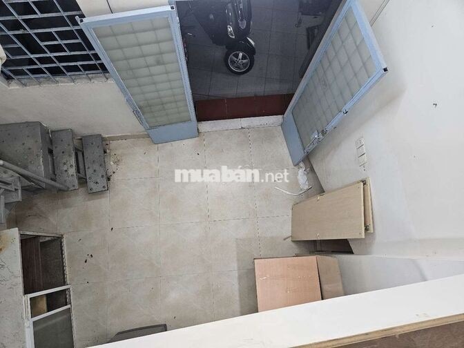 tôi chính chủ cho thuê nguyên căn 5c8/39 trệt + gác lững giá 4,5 triệu