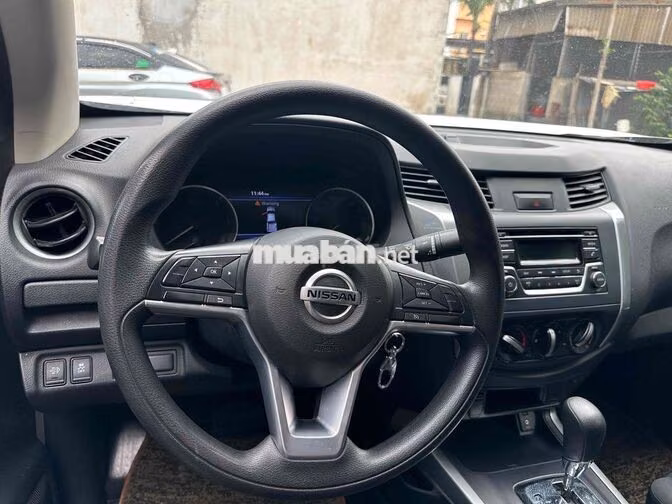 Nissan Navara 2023 Trắng Số tự động bán hoặc đổi x