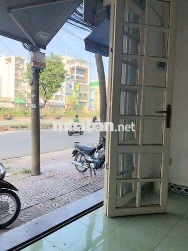CHO THUÊ NHÀ MẶT TIỀN TRƯỜNG CHINH. 1 TRỆT 2 LẦU, SÂN THƯỢNG. CÓ 5PN