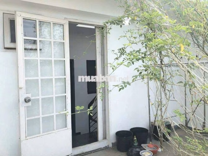 CHO THUÊ NHÀ MẶT TIỀN TRƯỜNG CHINH. 1 TRỆT 2 LẦU, SÂN THƯỢNG. CÓ 5PN