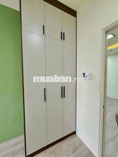 cần pass phòng gấp hợp đồng còn 5 tháng