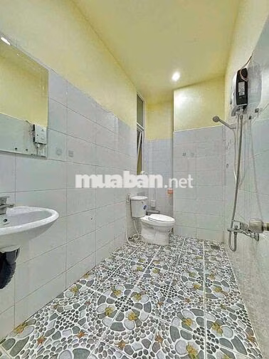 cần pass phòng gấp hợp đồng còn 5 tháng