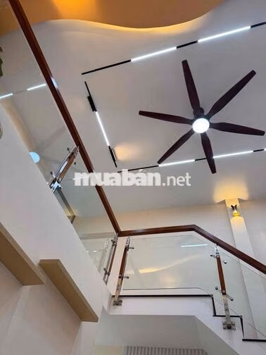 XE HƠI ĐẬU CỬA-NHÀ MỚI KENG-SHR- KHÔNG LỘ GIỚI-3xti