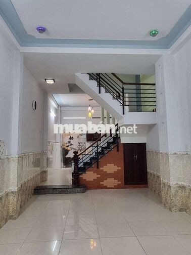 Nhà hẻm xe hơi đi bộ ra công viên làng hoa, cách Quang Trung 100m