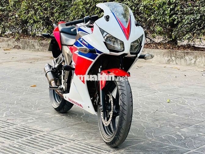 Honda CBR Đỏ Trắng Xanh xe máy zin.chính chủ đi