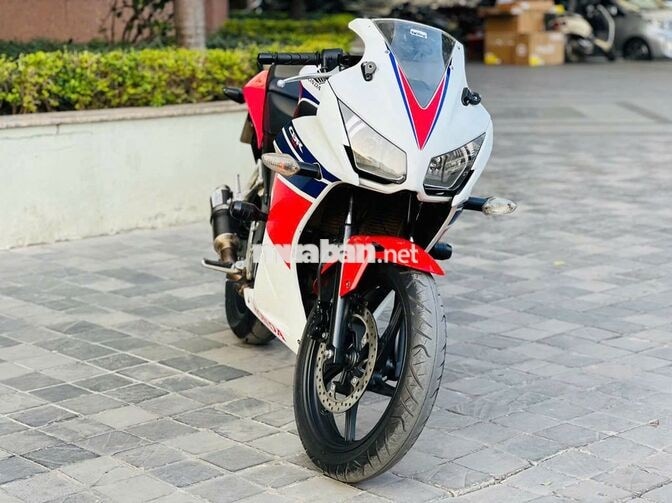 Honda CBR Đỏ Trắng Xanh xe máy zin.chính chủ đi