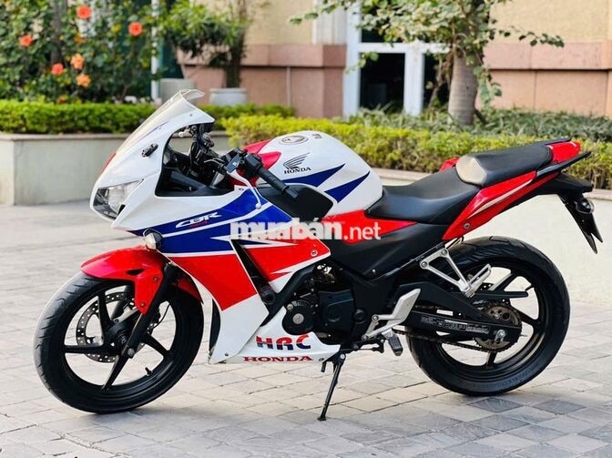 Honda CBR Đỏ Trắng Xanh xe máy zin.chính chủ đi