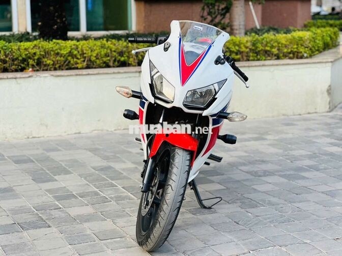 Honda CBR Đỏ Trắng Xanh xe máy zin.chính chủ đi