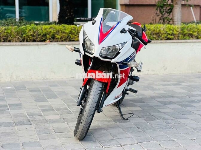 Honda CBR Đỏ Trắng Xanh xe máy zin.chính chủ đi