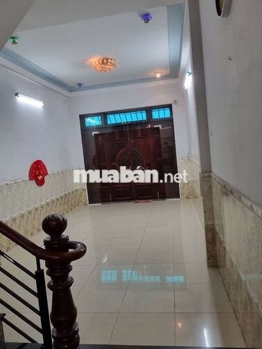 Nhà hẻm xe hơi đi bộ ra công viên làng hoa, cách Quang Trung 100m