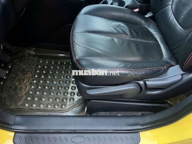 Kia Carens 2010 Số sàn Xăng 1.6 Vàng