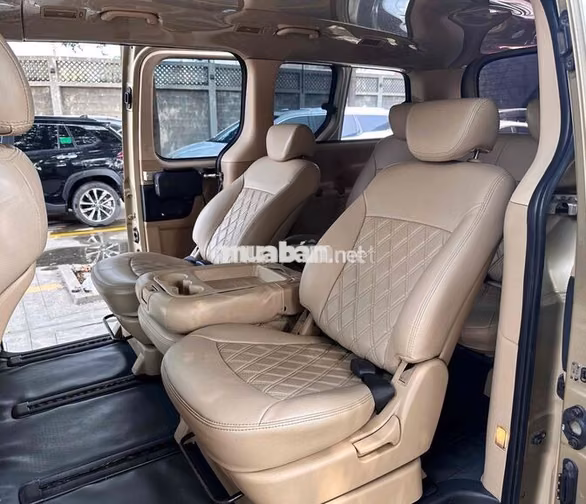 Hyundai Starex 2011 Vàng cát