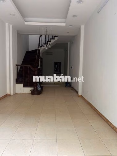 Nhà 6T Hoàng Quốc Việt – 75m² – Sát mặt phố – Vỉa hè ô tô tránh - KD