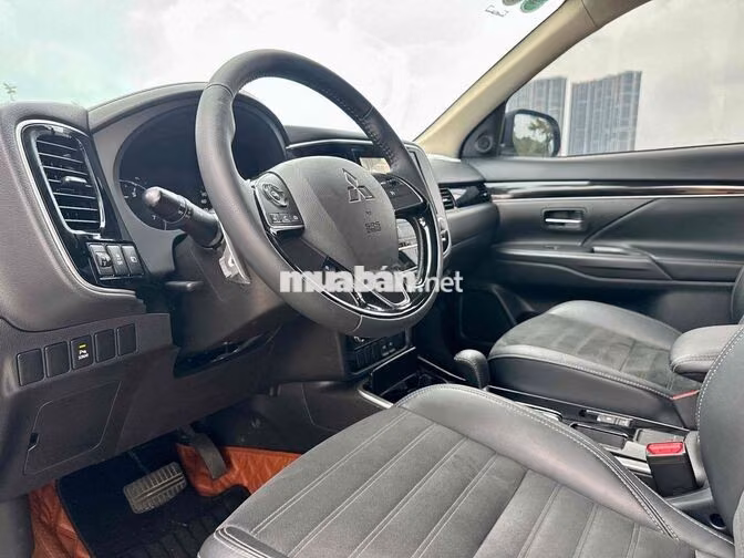 Mitsubishi Outlander 2.0L CVT 2022 Trắng 7 chỗ