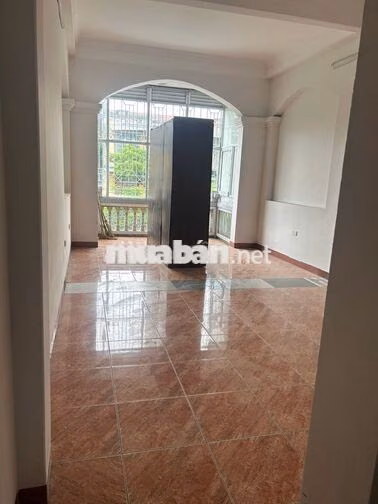 Nhà 6T Hoàng Quốc Việt – 75m² – Sát mặt phố – Vỉa hè ô tô tránh - KD