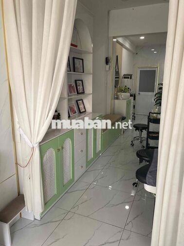 Mặt bằng Spa, làm đẹp hẻm xe hơi full nội thất (bàn,ghế,tủ,2 máy lạnh)