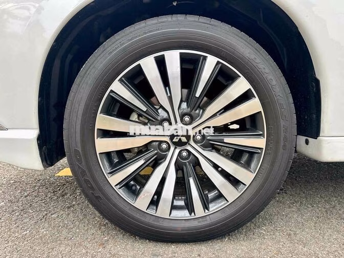 Mitsubishi Outlander 2.0L CVT 2022 Trắng 7 chỗ