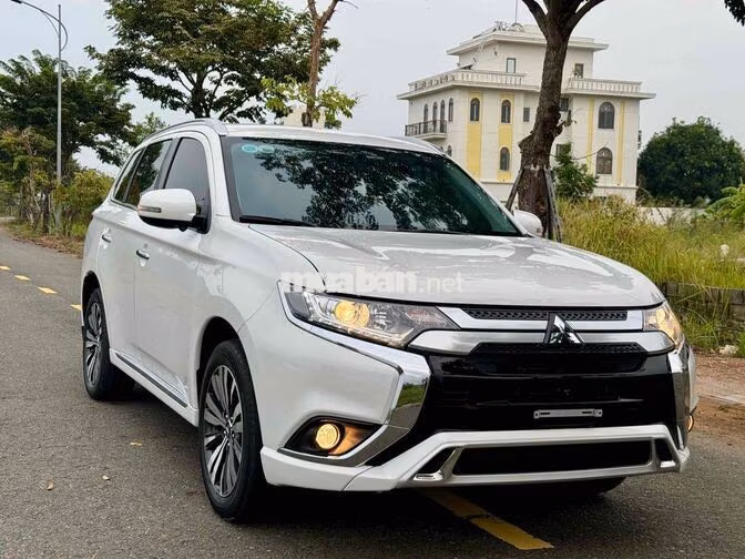 Mitsubishi Outlander 2.0L CVT 2022 Trắng 7 chỗ