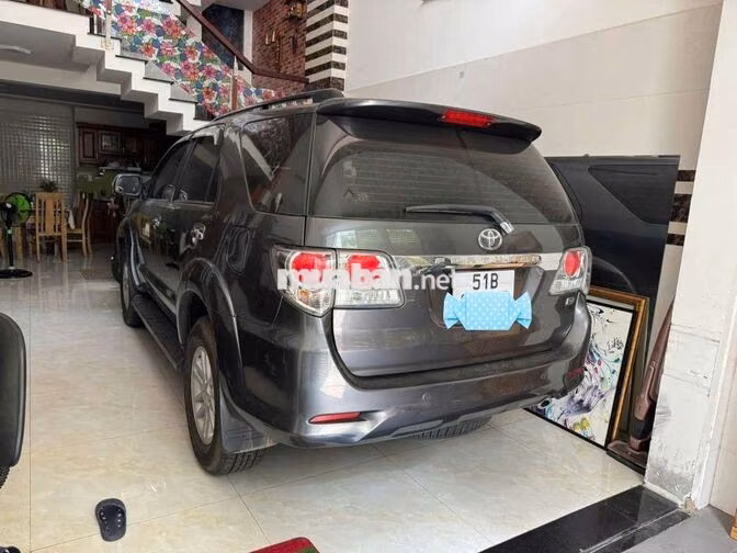 Toyota Fortuner SUV màu Xám