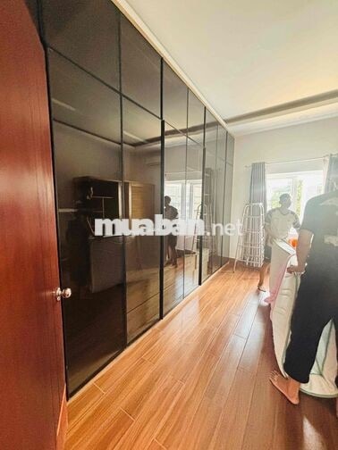 nhà cho thuê nguyên căn ngay chợ Hiệp Bình - sẵn nội thất cao cấp