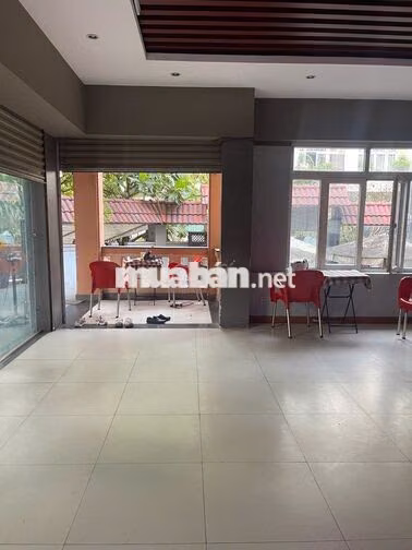 Cho thuê biệt thự góc 12x20m, 5 tầng, sát MT đường Tạ Quang Bửu, Q.8