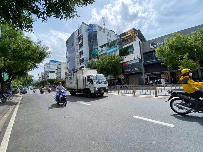 BÁN NHÀ MẶT TIỀN CẠNH HOÀNG DIỆU Q4. NHÀ NGANG 7,23m GIÁ CHỈ 24,5 TỶ.
