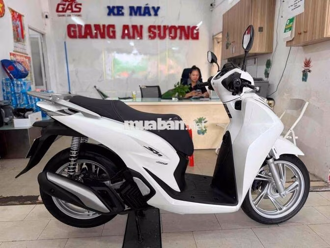 Honda SH 125 CBS 2026 Trắng đen 1000km