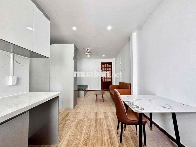 CĂN HỘ BAN CÔNG FULL NỘI THẤT GẦN UEH HỒ CON RÙA TRUNG TÂM Q3 GẦN Q1