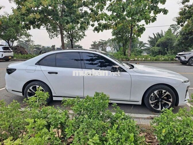 VinFast Lux A2.0 Base 2022 Trắng Siêu Lướt