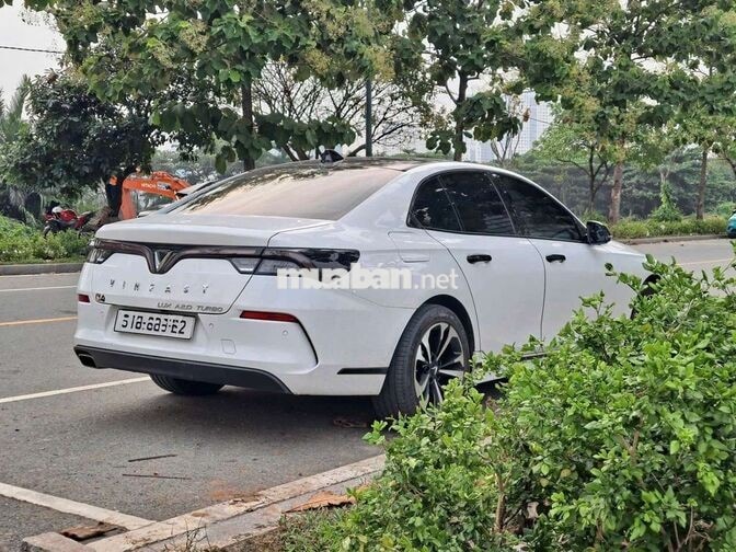 VinFast Lux A2.0 Base 2022 Trắng Siêu Lướt