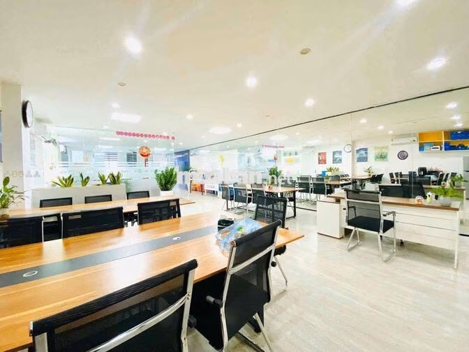 Cho thuê văn phòng tại Hoàng Cầu 130m2 giá 20t cực rẻ