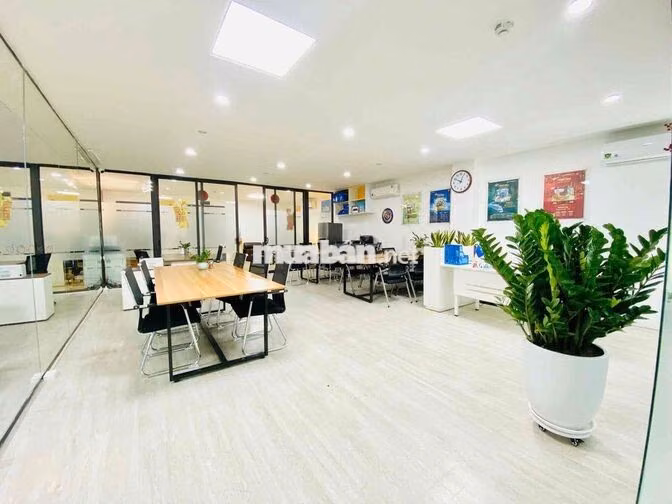 Cho thuê văn phòng tại Hoàng Cầu 130m2 giá 20t cực rẻ