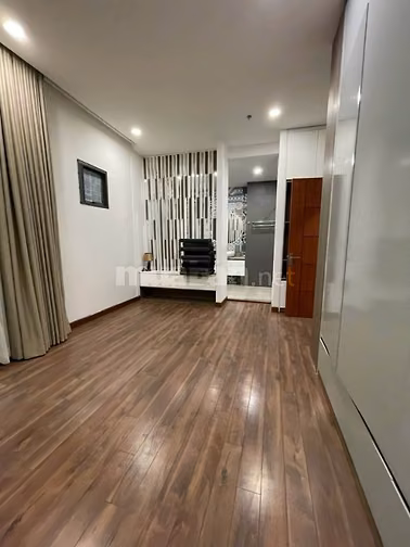 Cho thuê Duplex C/c Sky Center, Phổ Quang - Dt: 195m, 3PN giá 21tr/th