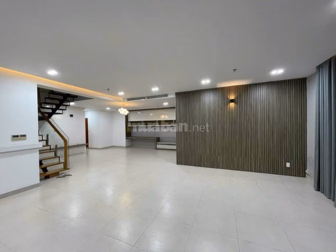 Cho thuê Duplex C/c Sky Center, Phổ Quang - Dt: 195m, 3PN giá 21tr/th