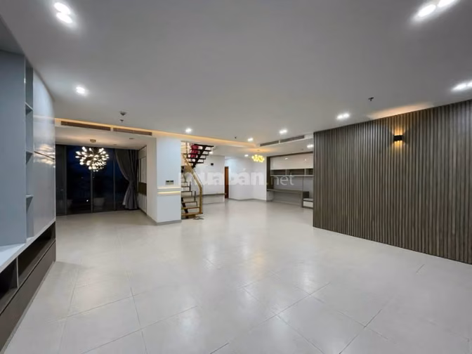 Cho thuê Duplex C/c Sky Center, Phổ Quang - Dt: 195m, 3PN giá 21tr/th