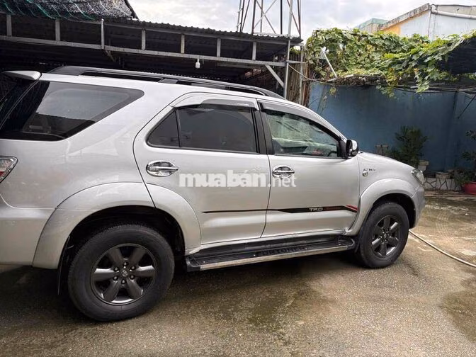 Toyota Fortuner 2009 2 cầu Bạc
