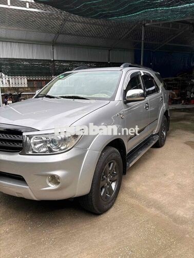 Toyota Fortuner 2009 2 cầu Bạc