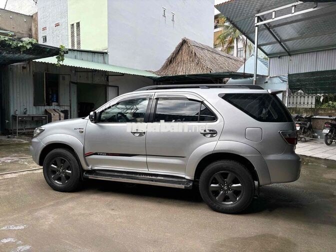 Toyota Fortuner 2009 2 cầu Bạc