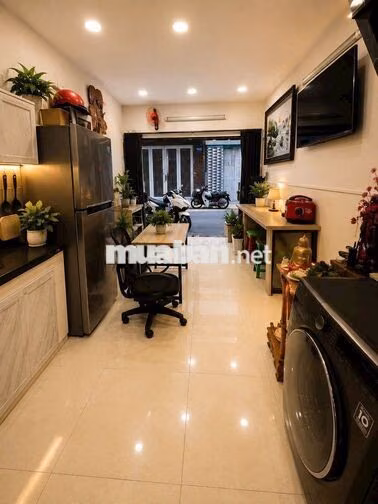 Chính chủ bán nhà Mặt tiền hẻm kinh doanh - 2 phòng ngủ