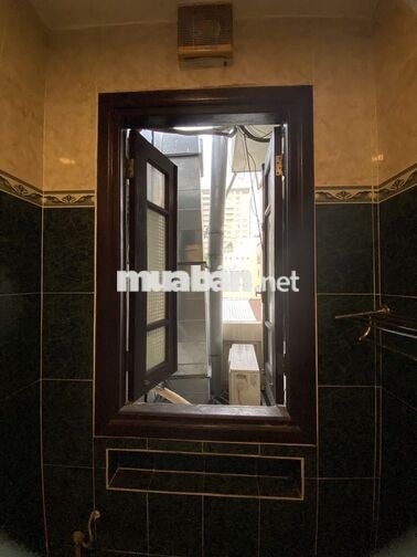 QUẬN 1 – PHÒNG 40m² - NỘI THẤT CƠ BẢN – GIỜ GIẤC TỰ DO