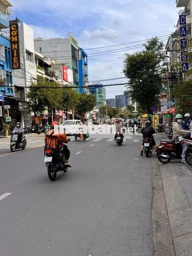 MẶT TIỀN NGUYỄN GIA TRÍ (D2) - 4x20m - 5 TẦNG - GIÁ THUÊ: 80 TRIỆU