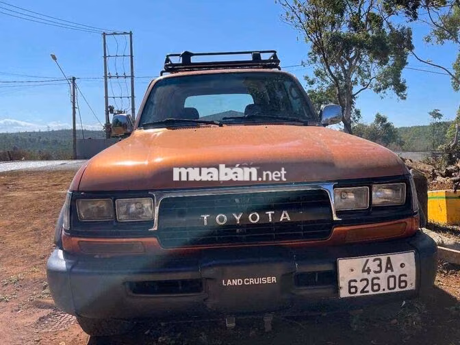 Toyota Land Cruiser LC80 Turbo màu Cam